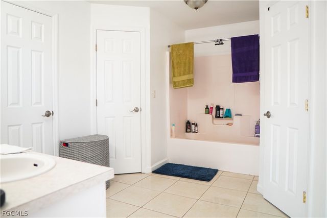 2620 NE 21st CT, Cape Coral, FL 33909