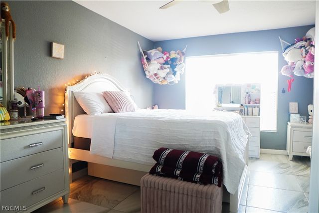 2620 NE 21st CT, Cape Coral, FL 33909