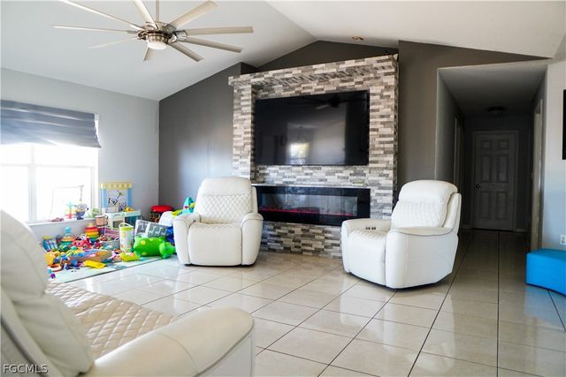 2620 NE 21st CT, Cape Coral, FL 33909