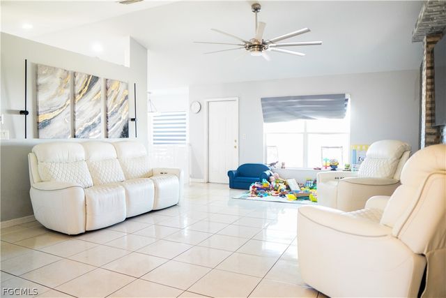 2620 NE 21st CT, Cape Coral, FL 33909