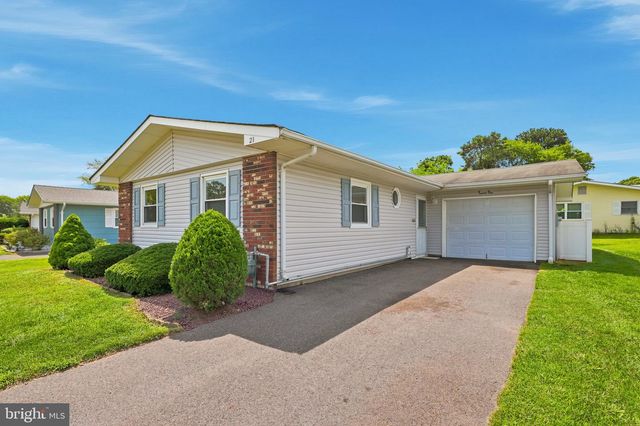 21 CLAY CIR, Brick, NJ 08724
