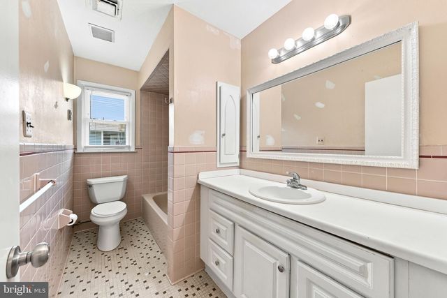 21 CLAY CIR, Brick, NJ 08724