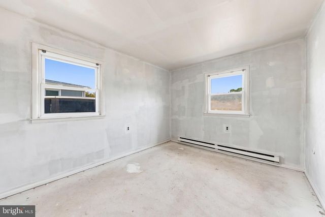 21 CLAY CIR, Brick, NJ 08724
