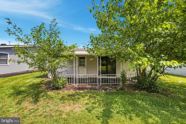 21 CLAY CIR, Brick, NJ 08724