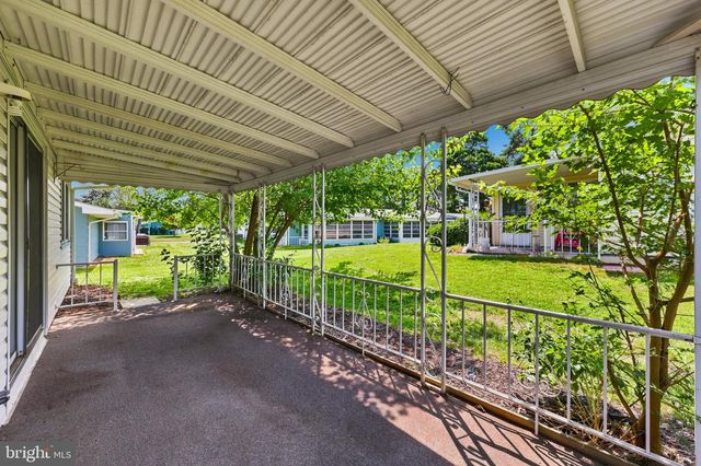 21 CLAY CIR, Brick, NJ 08724