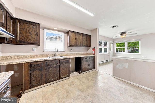 21 CLAY CIR, Brick, NJ 08724