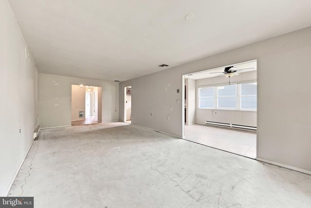 21 CLAY CIR, Brick, NJ 08724