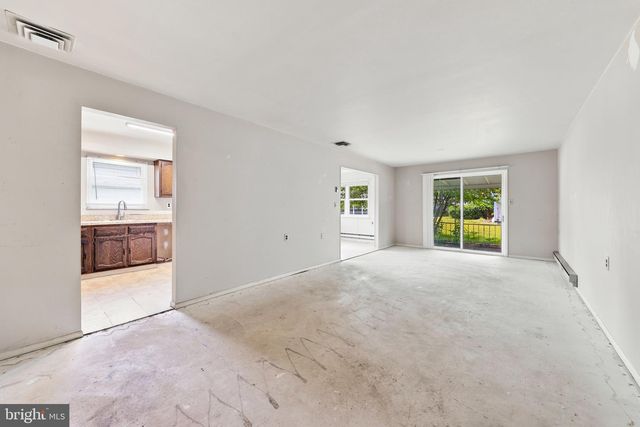 21 CLAY CIR, Brick, NJ 08724