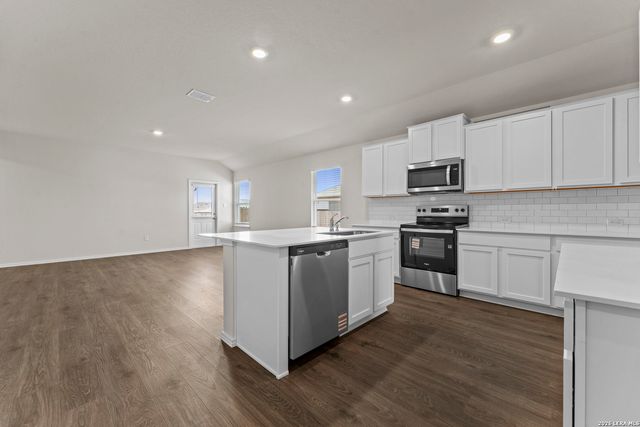 154 Double L Dr, Comfort, TX 78013