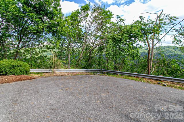 99999 BLACK OAK Drive 13, Asheville, NC 28804