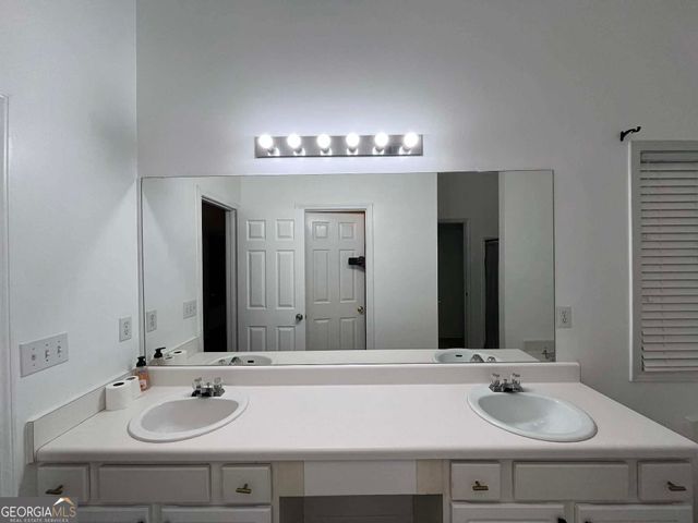 2400 Miller Oaks Circle, Decatur, GA 30035