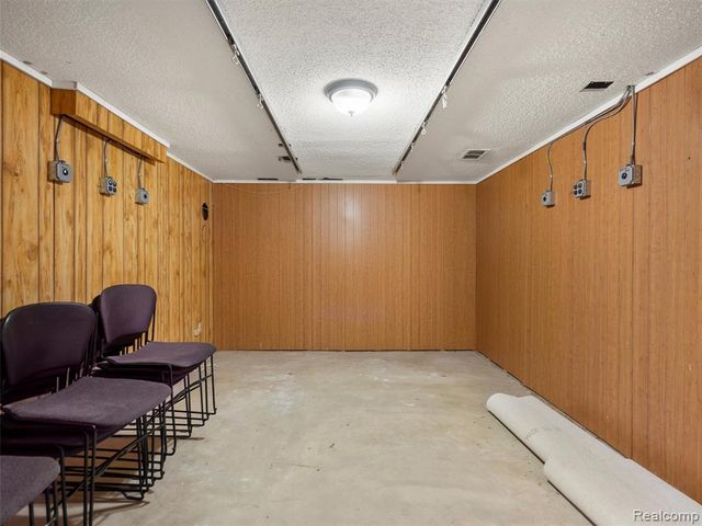 970 Golfview Drive, Lake Orion, MI 48362