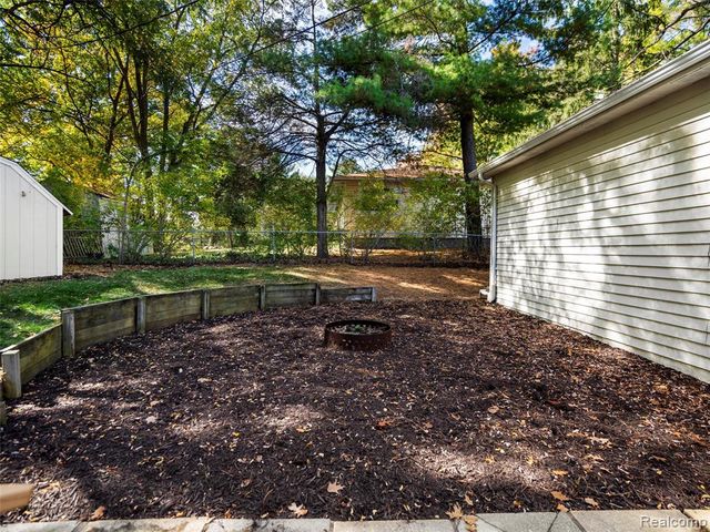 970 Golfview Drive, Lake Orion, MI 48362