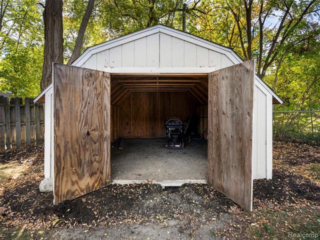 970 Golfview Drive, Lake Orion, MI 48362