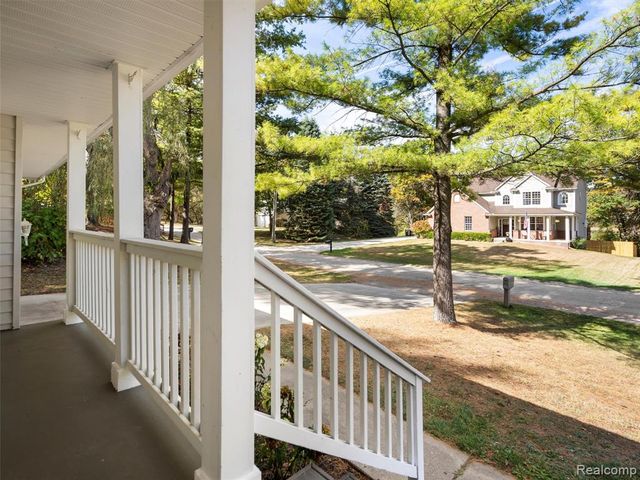 970 Golfview Drive, Lake Orion, MI 48362