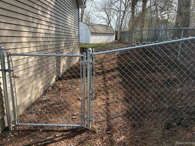 970 Golfview Drive, Lake Orion, MI 48362