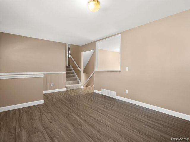 970 Golfview Drive, Lake Orion, MI 48362