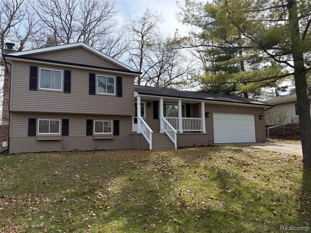 970 Golfview Drive, Lake Orion, MI 48362