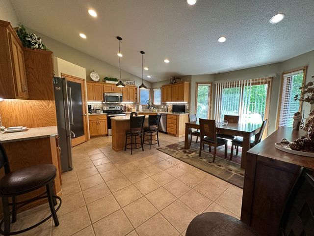 607 13th Avenue N, Moorhead, MN 56560