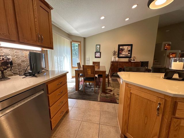 607 13th Avenue N, Moorhead, MN 56560