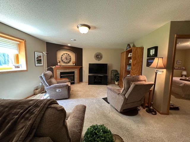 607 13th Avenue N, Moorhead, MN 56560