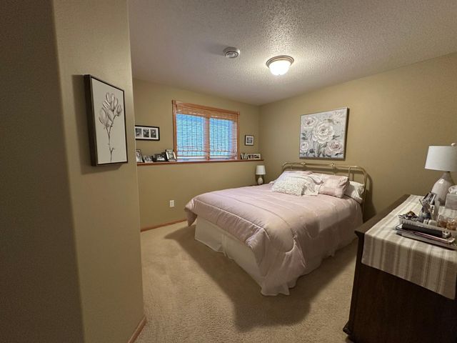 607 13th Avenue N, Moorhead, MN 56560