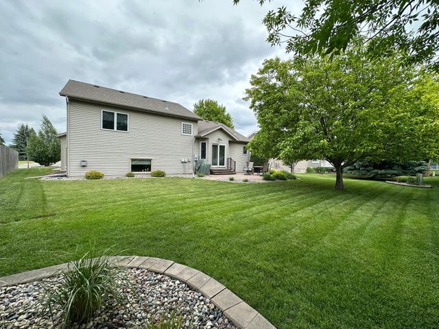 607 13th Avenue N, Moorhead, MN 56560