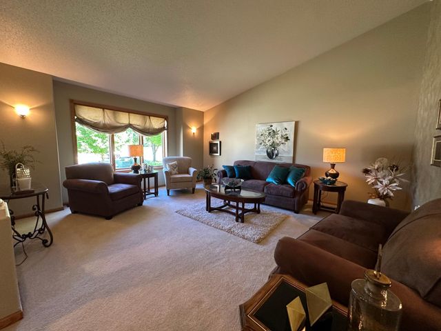 607 13th Avenue N, Moorhead, MN 56560