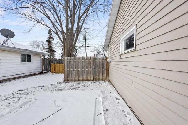 632 SUBURBAN DRIVE, De Pere, WI 54115