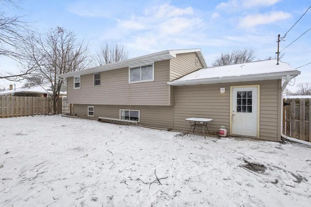 632 SUBURBAN DRIVE, De Pere, WI 54115