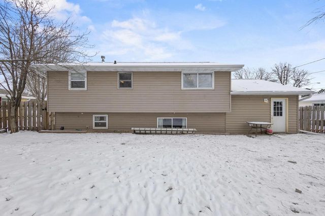 632 SUBURBAN DRIVE, De Pere, WI 54115