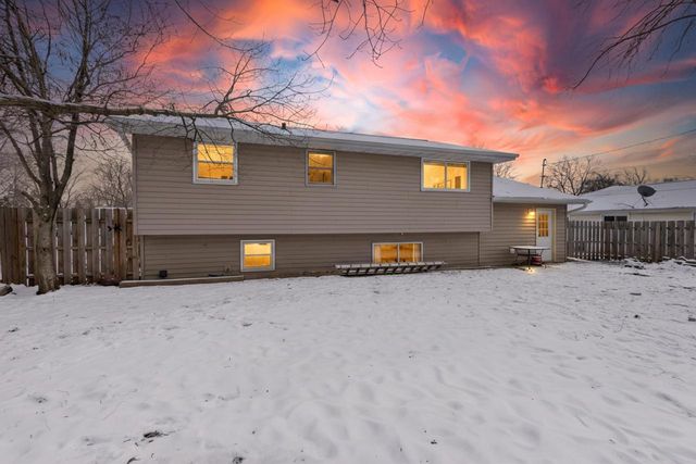 632 SUBURBAN DRIVE, De Pere, WI 54115