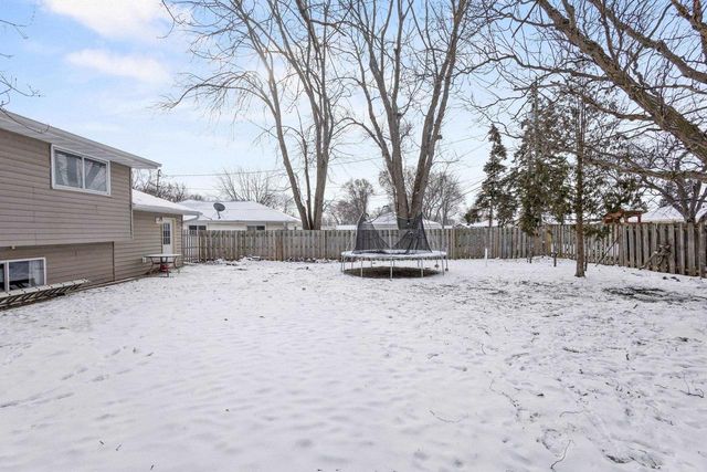 632 SUBURBAN DRIVE, De Pere, WI 54115