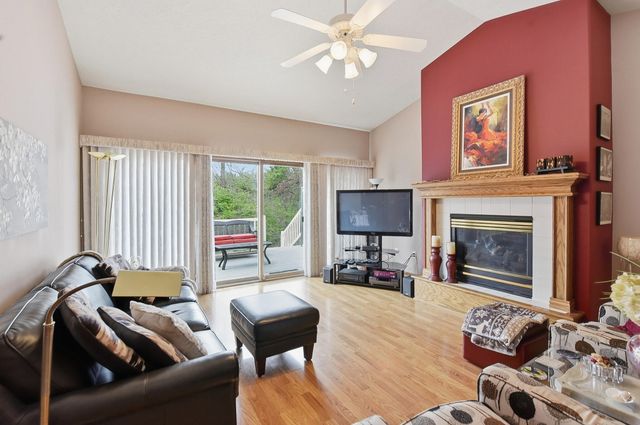 112 MCKENZIE Circle, Council Bluffs, IA 51503