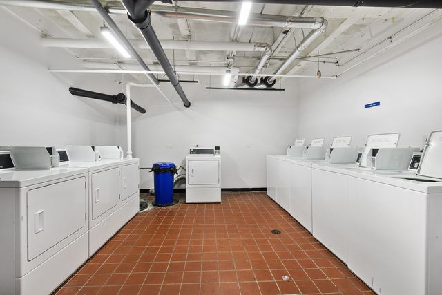 7450 N Greenview Avenue 72, Chicago, IL 60626