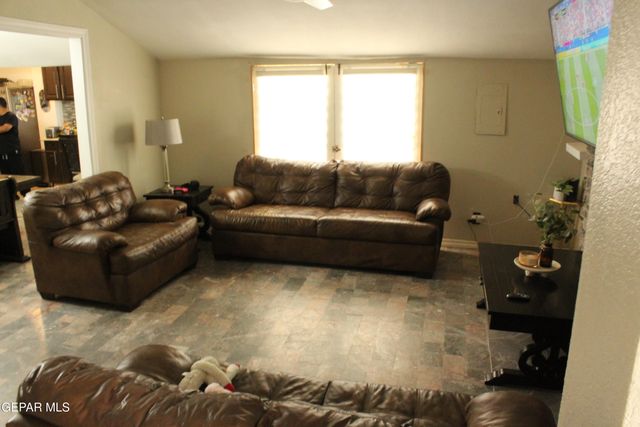 200 EDGAR Road, El Paso, TX 79932