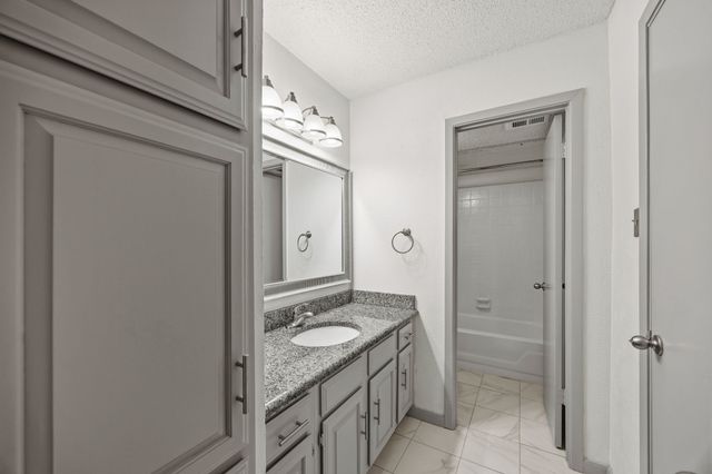 4241 Madera Road 4, Irving, TX 75038