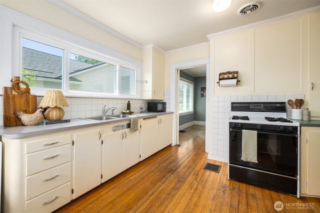 2752 Broadway Street, Bellingham, WA 98225