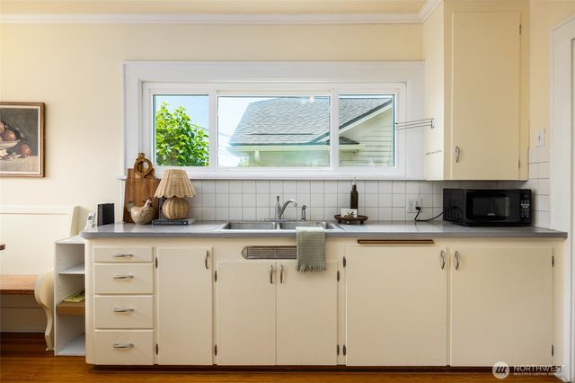 2752 Broadway Street, Bellingham, WA 98225