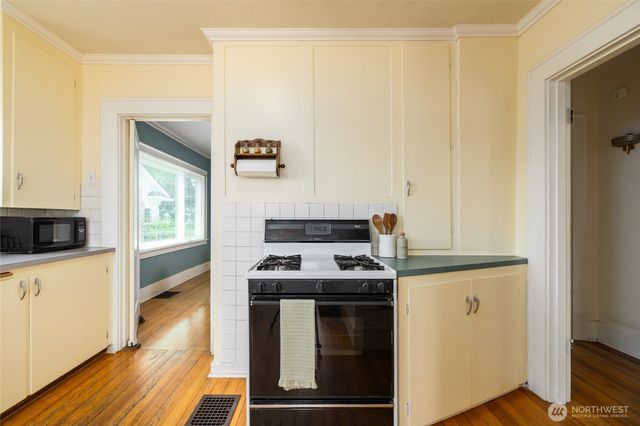 2752 Broadway Street, Bellingham, WA 98225