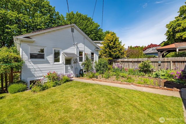 2752 Broadway Street, Bellingham, WA 98225