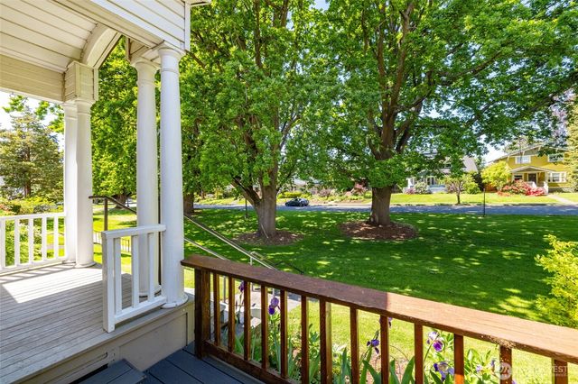 2752 Broadway Street, Bellingham, WA 98225