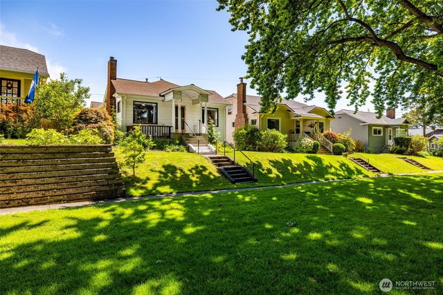 2752 Broadway Street, Bellingham, WA 98225
