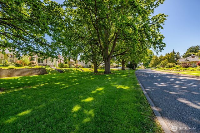 2752 Broadway Street, Bellingham, WA 98225