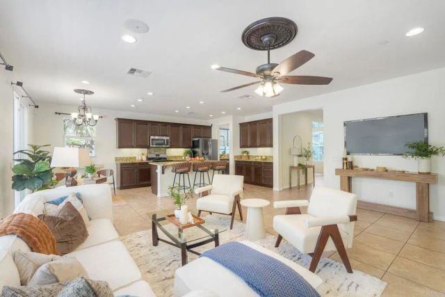 629 Amarra Lane, Vista, CA 92083