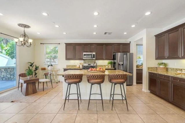 629 Amarra Lane, Vista, CA 92083