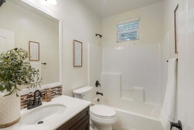 629 Amarra Lane, Vista, CA 92083