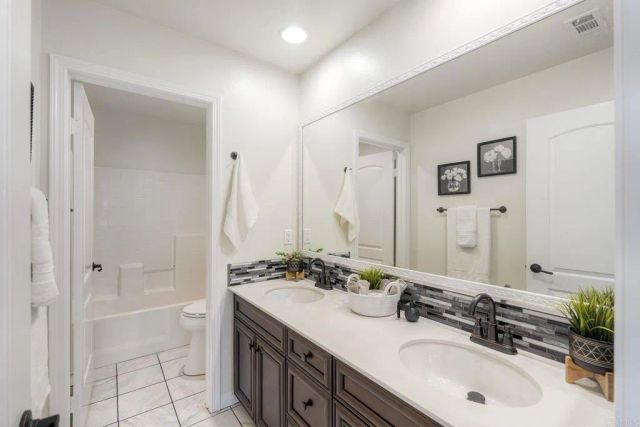 629 Amarra Lane, Vista, CA 92083