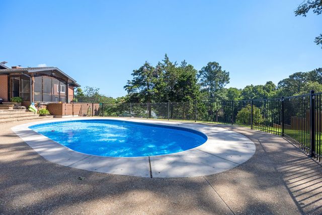 19045 Pinecrest Lane, Rogers, AR 72756