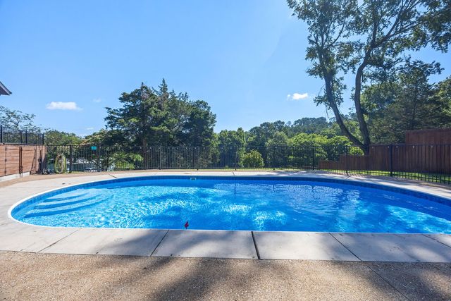 19045 Pinecrest Lane, Rogers, AR 72756